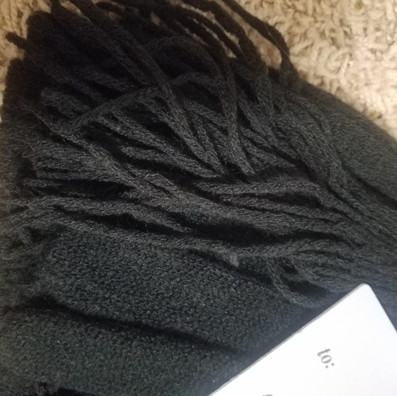 NEW New York & Co Black Gloves and Scarf Set - Picture 3 of 4